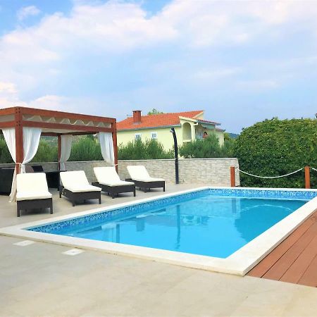 Holiday Home Marina Sevid Luaran gambar
