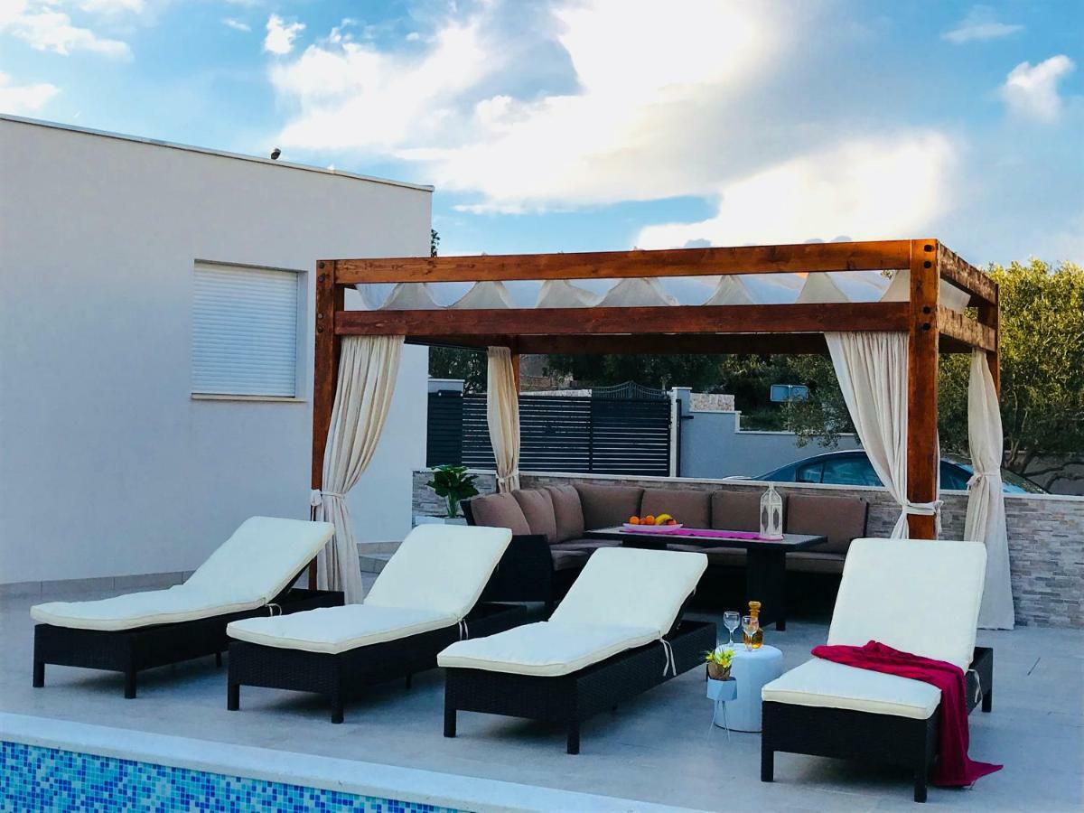 Holiday Home Marina Sevid Luaran gambar