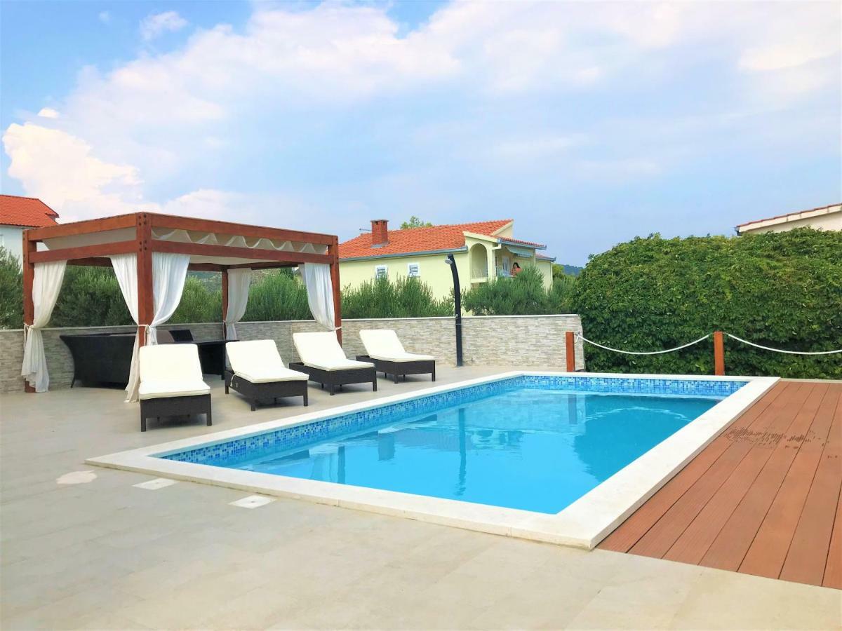 Holiday Home Marina Sevid Luaran gambar